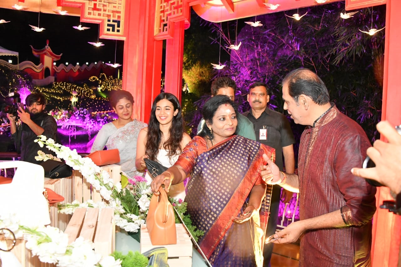 Tamilisai Launched Sarja Eco Friendly Handbags
