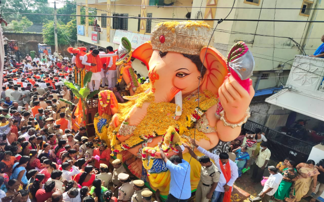 Hyderabad Balapur Ganesh  Balapur Ganesh laddu  Balapur Ganesh laddu auction  laddu auction  பாலாபூர் கணேஷ்  ஐதரபாத் பாலாபூர் கணேஷ் லட்டு  பாலாபூர் கணேஷ் லட்டு  பாலாபூர் கணேஷ் லட்டு ஏலம்  லட்டு ஏலம்