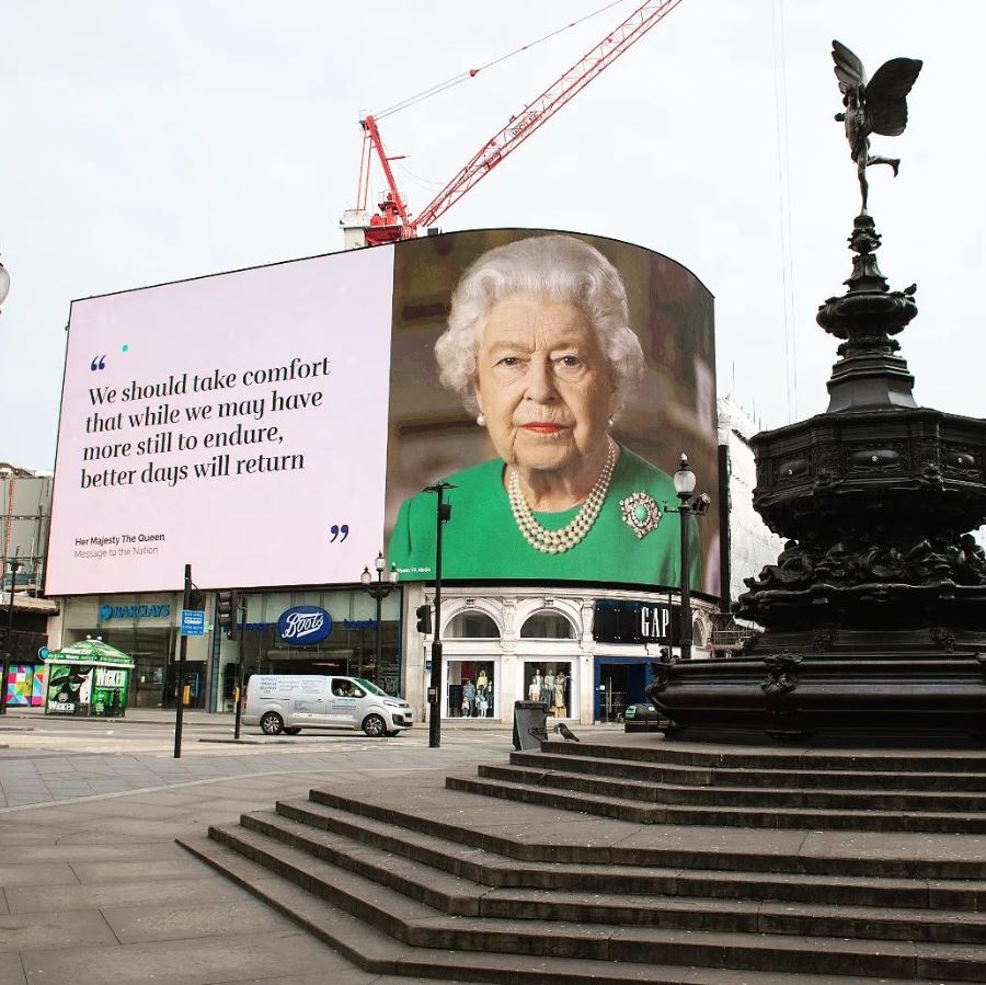 outfits of Queen Elizabeth II that had hidden messages