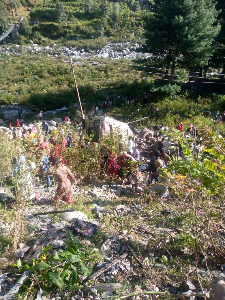 several-killed-in-bus-accident-in-sawjian-area-of-poonch