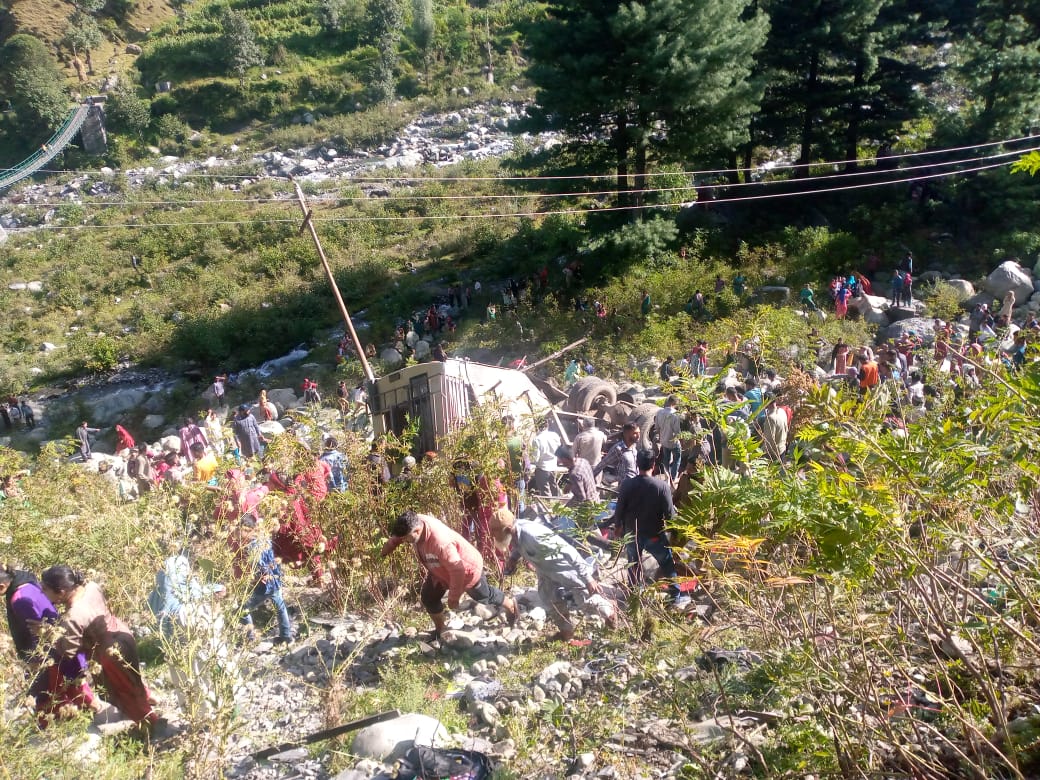 several-killed-in-bus-accident-in-sawjian-area-of-poonch