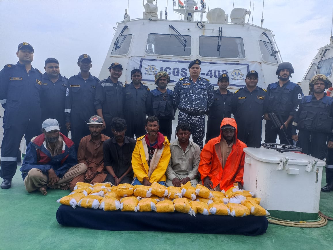 Indian Coast Guard and Gujarat ATS apprehended a Pakistani boat with 40 kgs of drugs valued at Rs 200 cr