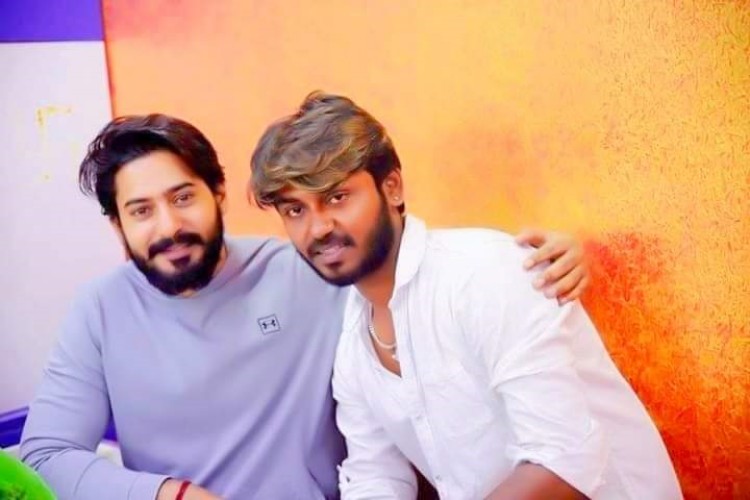 Prajwal Devaraj visits actor Satish Vajra house who murdered recently