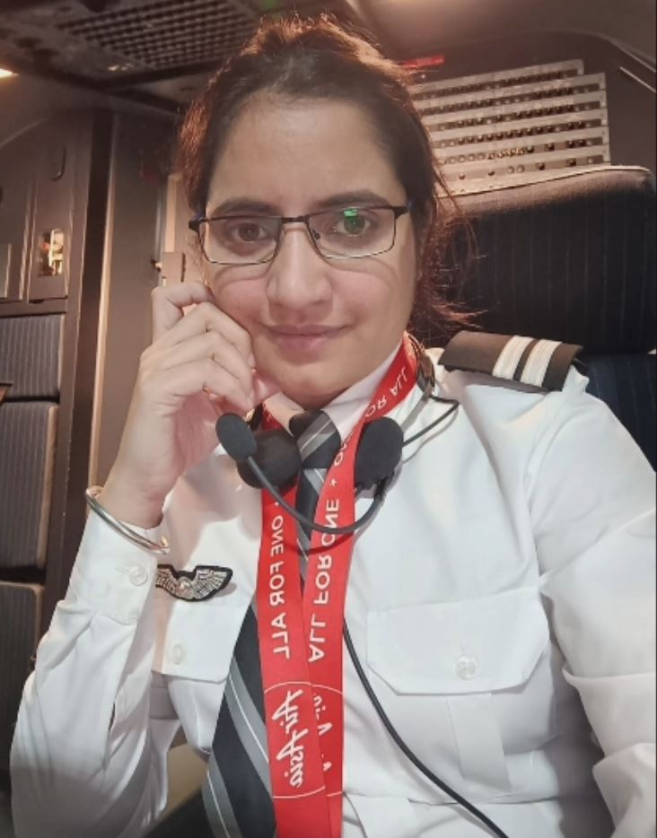 Girl from Siwian village of Bathinda district Lovepreet became pilot