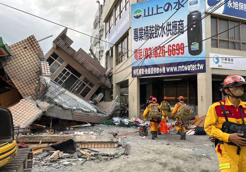 strong-earthquake-hits-southern-taiwan-building-collapses