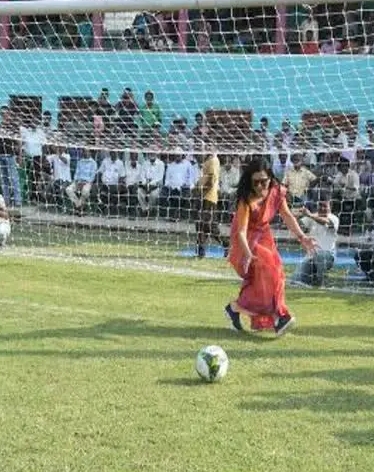 saree clad mahua moitra plays football