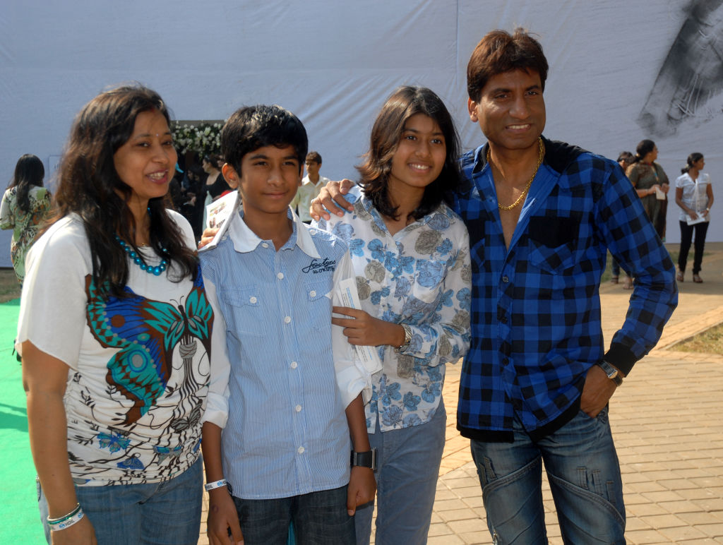 Raju Srivastava with family members