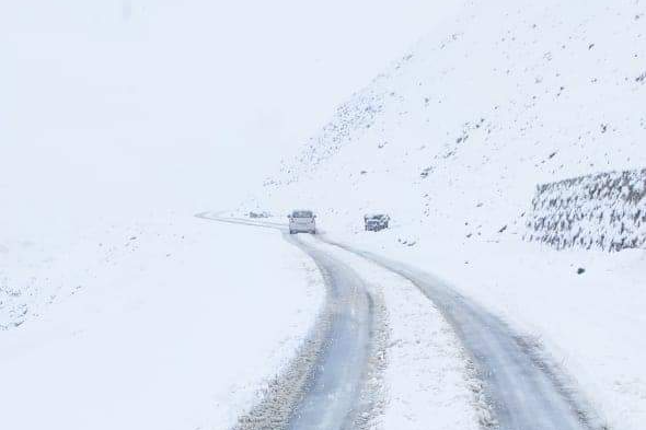 Snowfall on Baralacha Pass