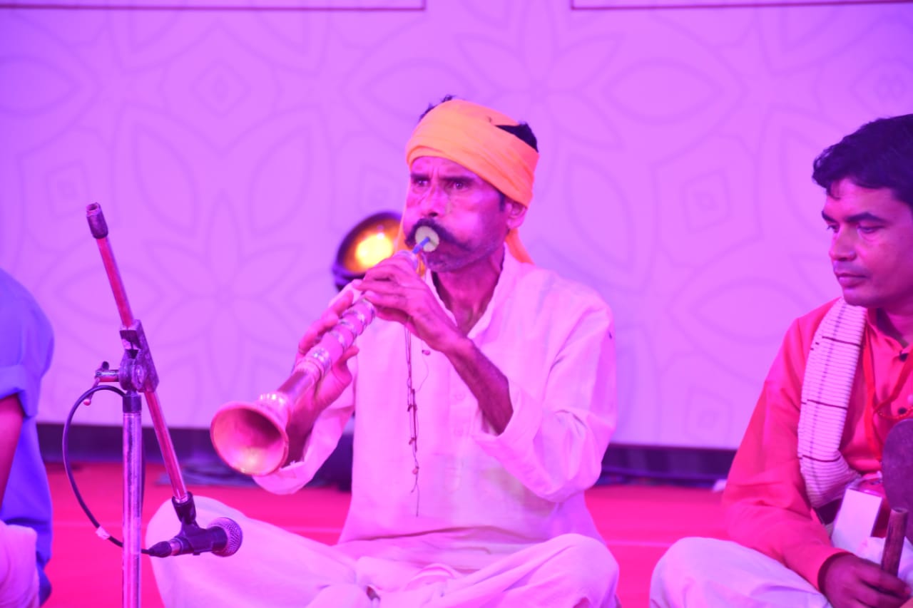 Mohri maestro Srinath performing