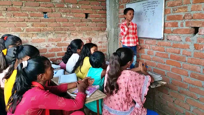 bihars third grader child teaches class 10 students