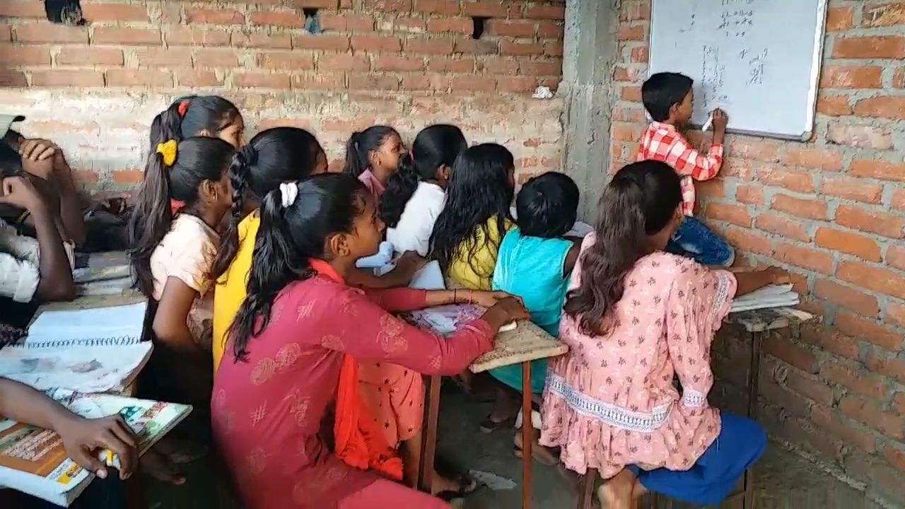 bihars third grader child teaches class 10 students