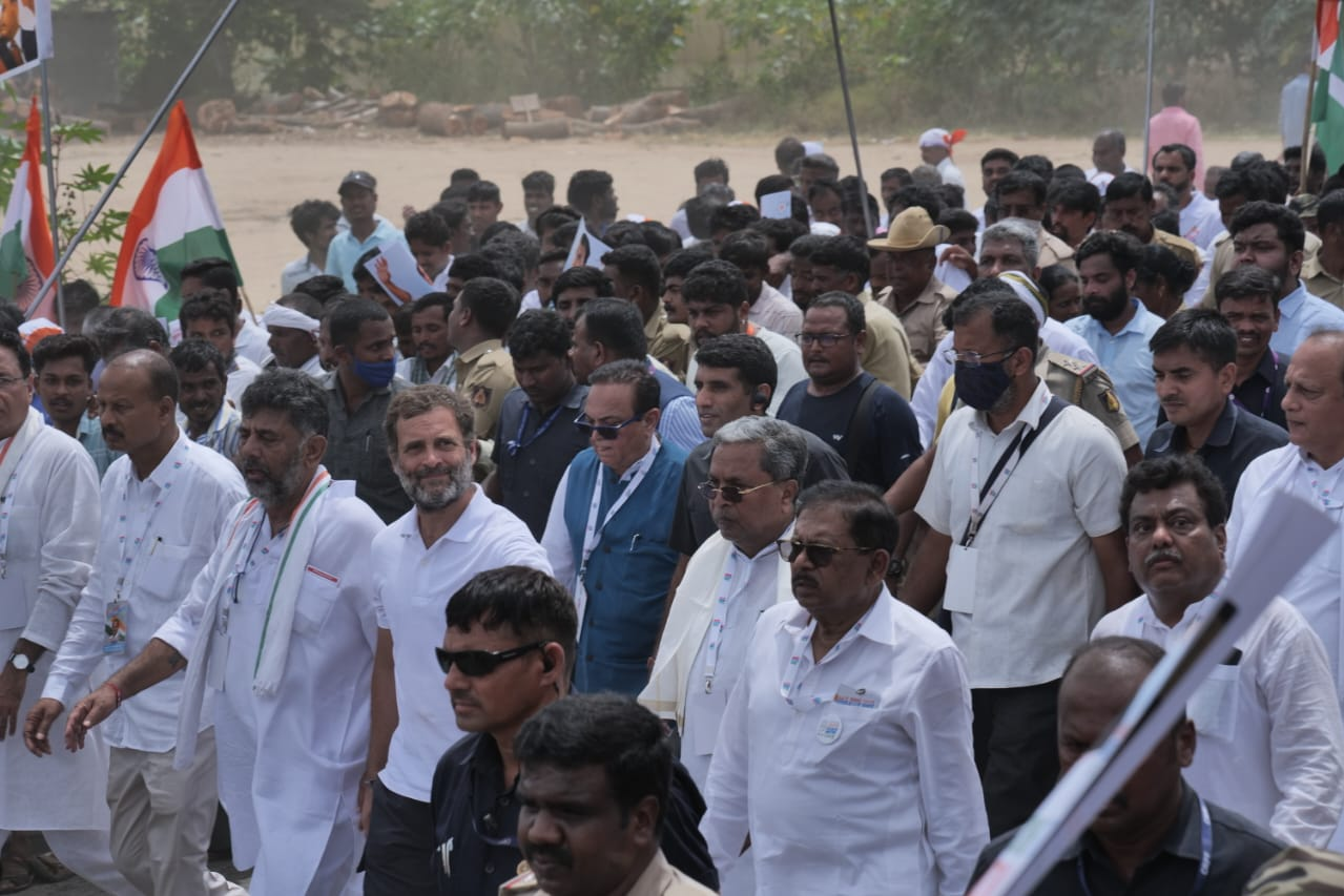 Rahul Bharat Jodo Yatra enters Karnataka