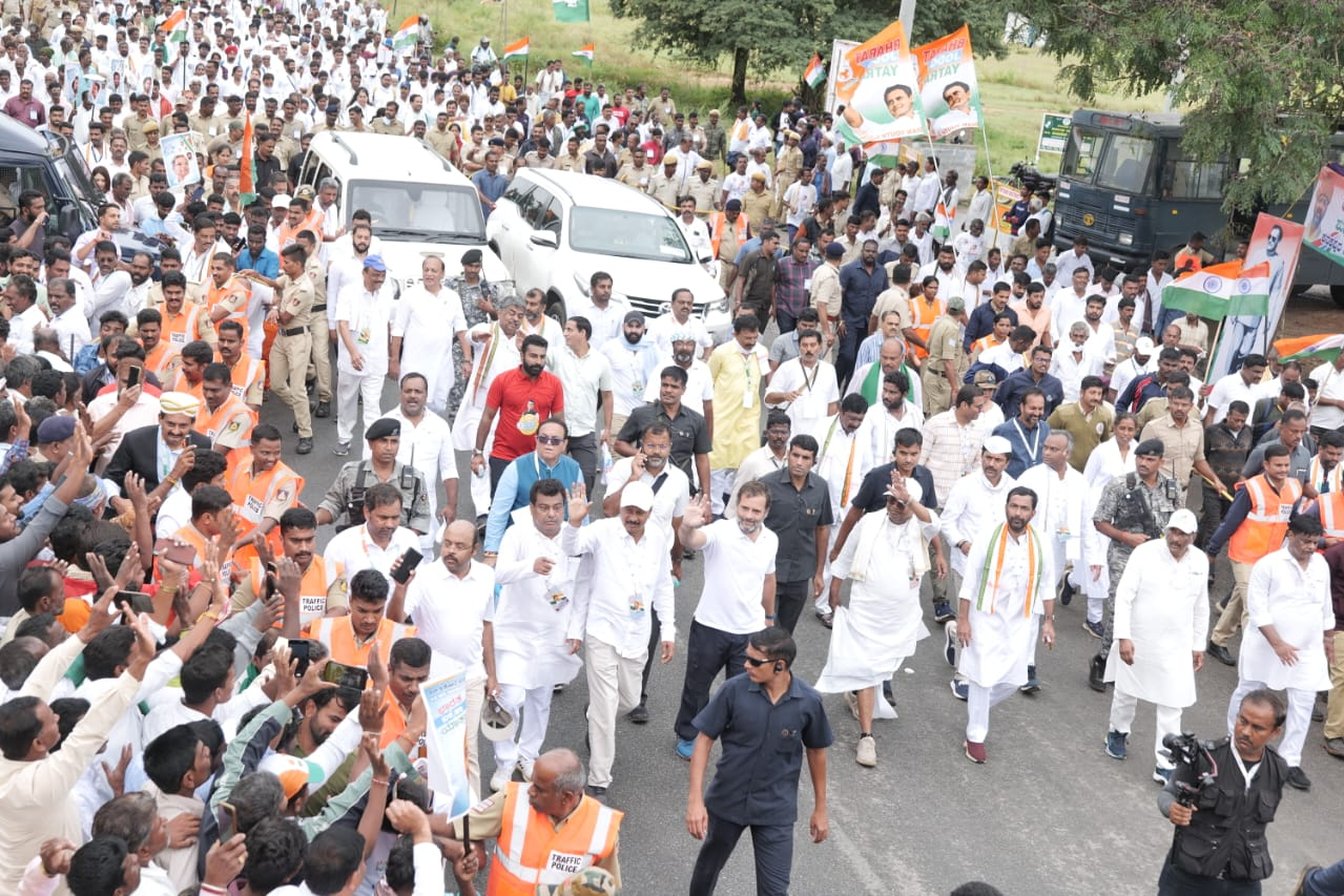 Rahul Bharat Jodo Yatra enters Karnataka