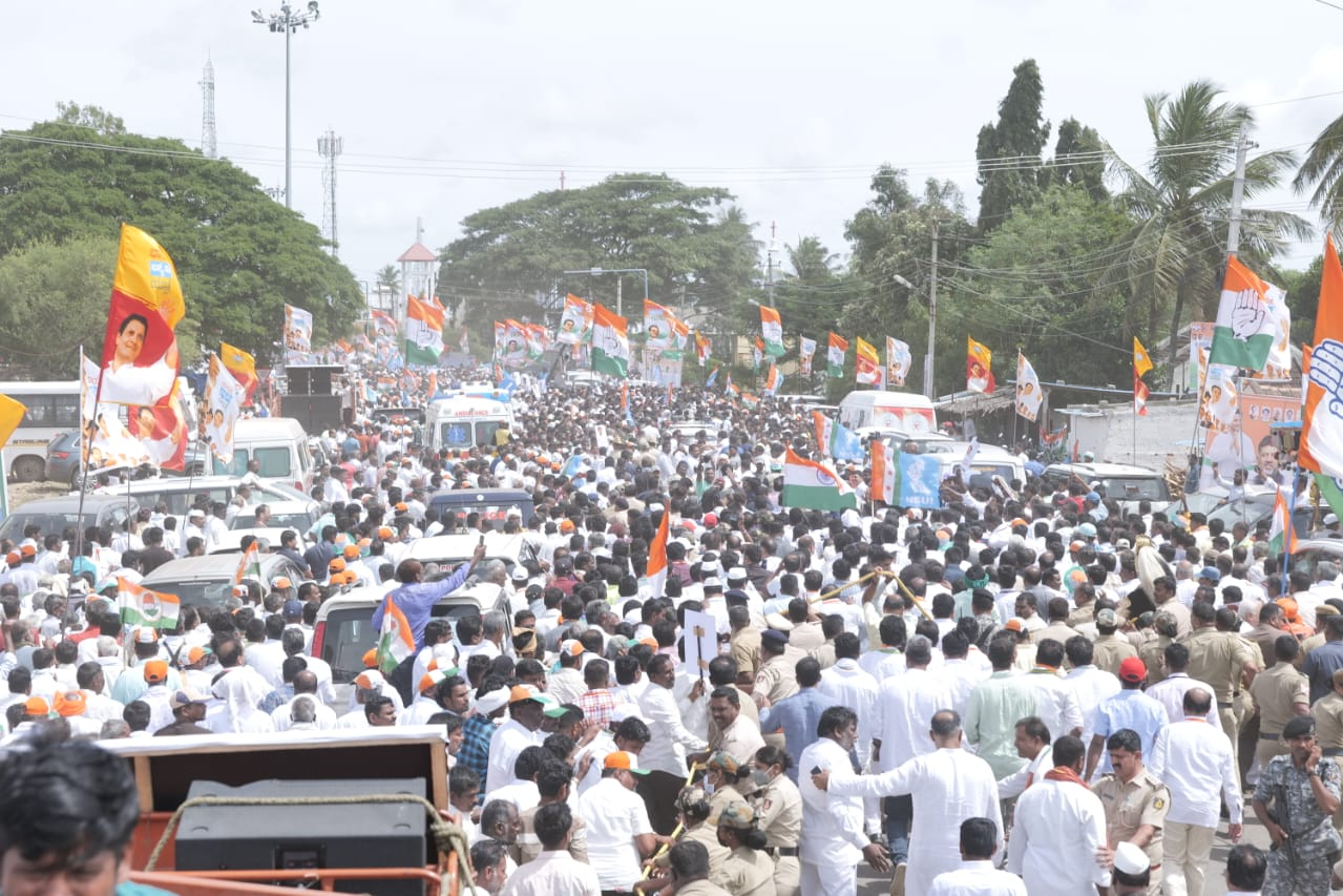 Rahul Bharat Jodo Yatra enters Karnataka