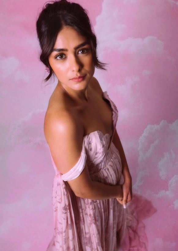 mrunal thakur