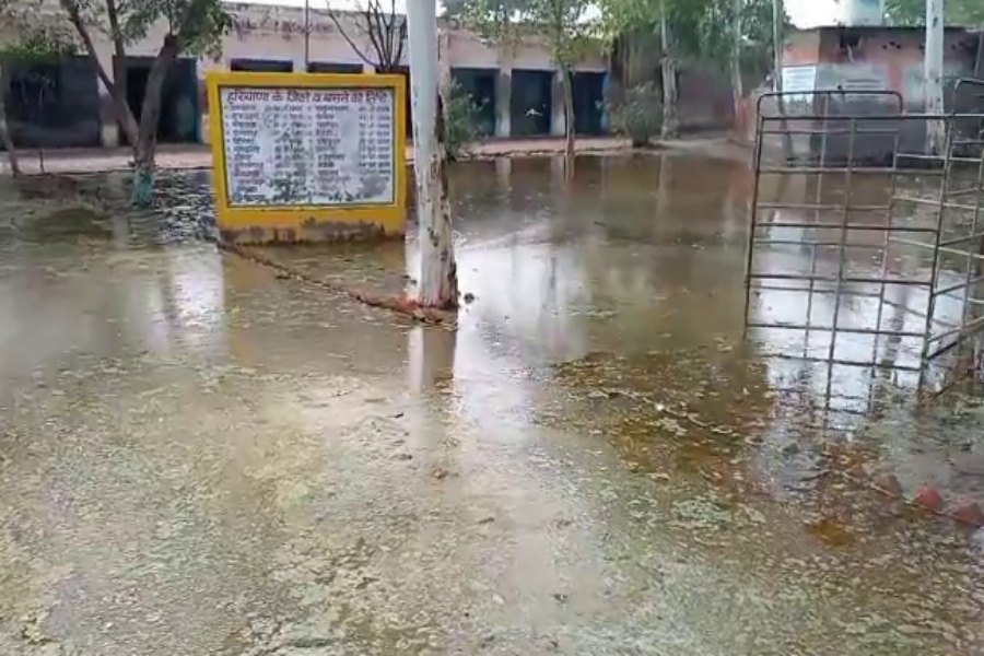 waterlogged in garhi Haqeeqat village school