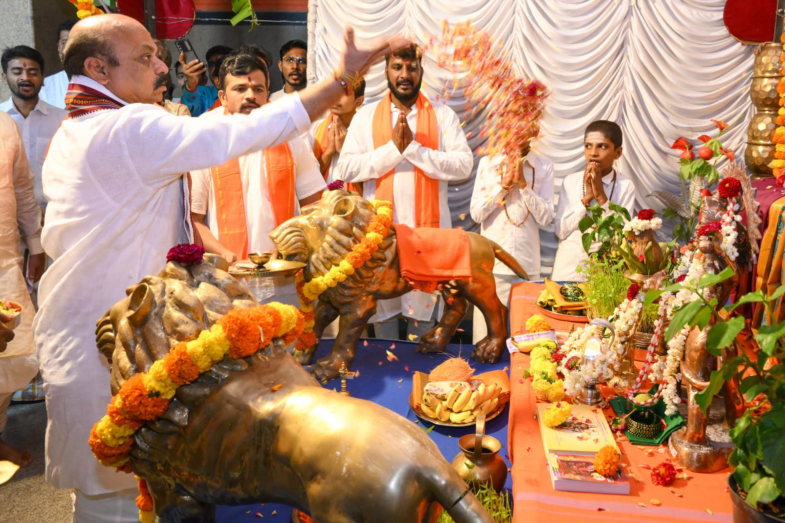 CM participate Dasara celebrations at Gosai Mutt