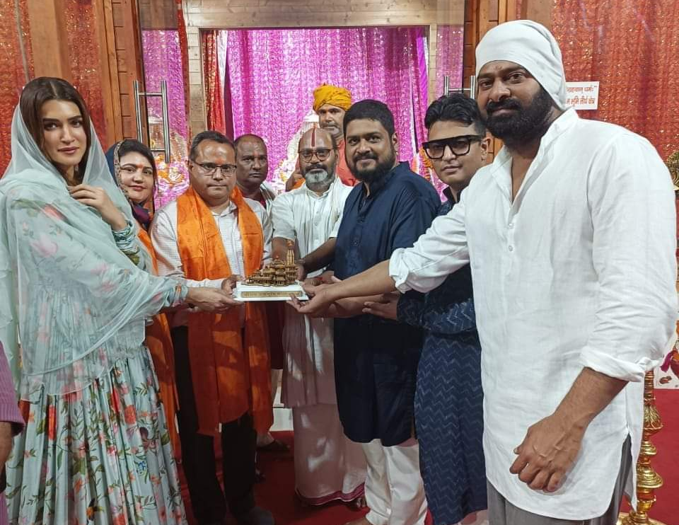 Adipurush Movie team  visite shri ram mandir