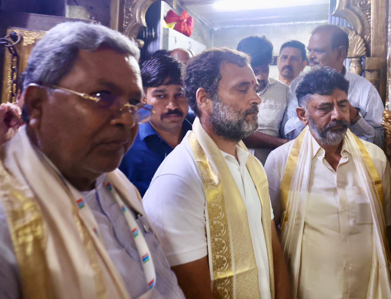 rahul-gandhi-visited-chamundeshwari-temple-at-mysore