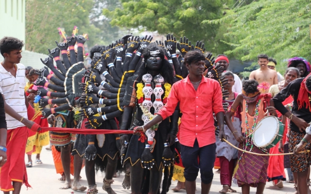 Kulasai Dussehra the festival of colors  களைகட்டிய தசரா விழா  வண்ணங்களால் நிறைந்த தருணங்கள்  காணும் இடமெல்லாம் காளி  மும்பை புகைப்படக் கலைஞர் மனோஜ் பாட்டீல்  Mumbai based photographer Manoj Patil