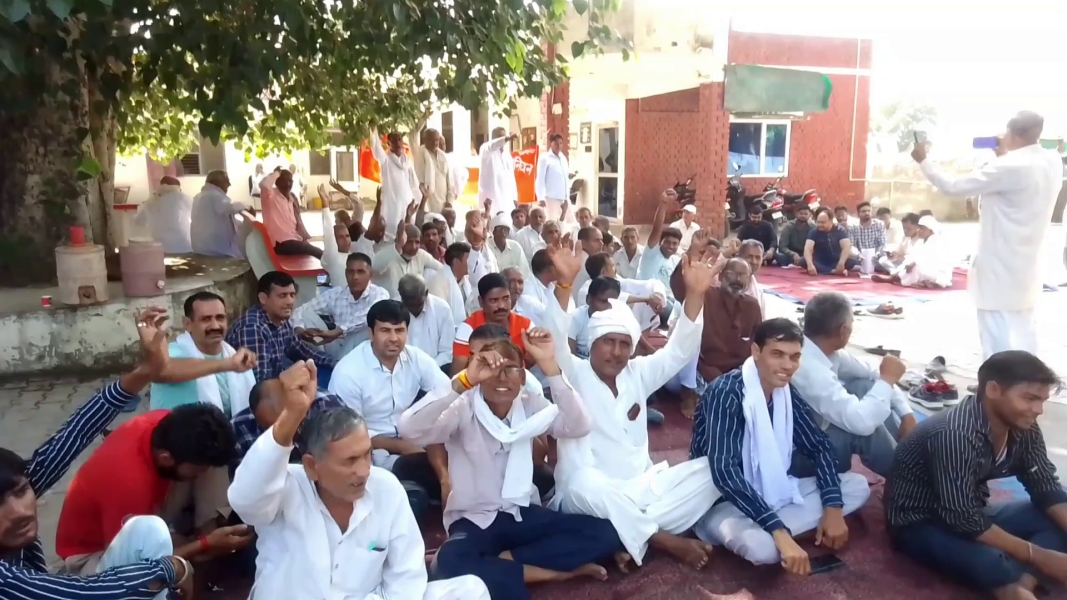 employees protest in charkhi dadri