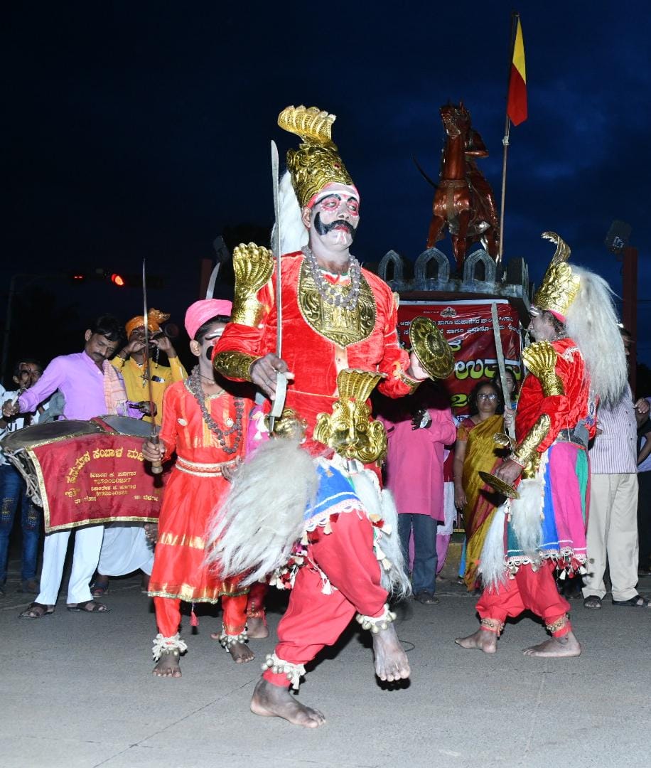 veerajyoti-of-kittoor-utsav-gets-a-grand-welcome-in-belgaum