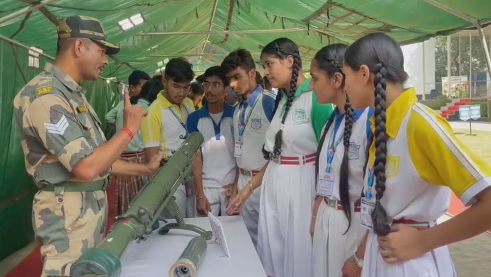 In Ferozepur BSF gave information about weapons to school children