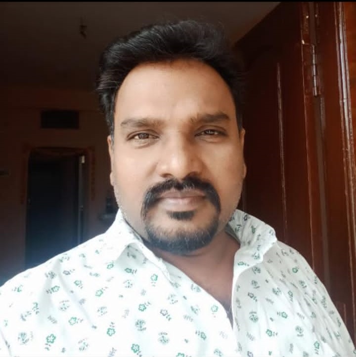 Four year old Girl sexually assaulted  Hyderabad  Girl sexually assaulted in School  Girl sexually assaulted in School by Driver  girl student sexually assaulted in Hyderabad  നാല് വയസുകാരിയെ സ്‌കൂളില്‍ പീഡനത്തിനിരയാക്കി  മിഠായി നല്‍കാമെന്ന് പ്രലോഭിപ്പിച്ച്  പ്രധാനാധ്യാപകന്‍റെ ഡ്രൈവര്‍  ഡ്രൈവര്‍  പൊലീസ്  ഹൈദരാബാദ്  ബന്‍ജാര ഹില്‍സില്‍  നാല് വയസുകാരി  ഡിജിറ്റല്‍ ലാബില്‍  പോക്‌സോ