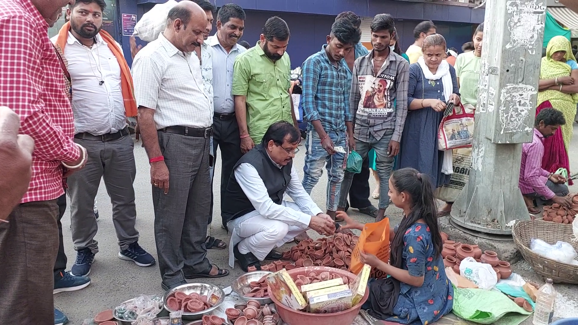 MP guman singh damor shopping in jhabua