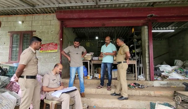 liquor seized from idukki scrap shop  liquor seized from scrap shop  liquor seized idukki  liquor seized  ആക്രിക്കടയുടെ മറവിൽ മദ്യ വിൽപ്പന  മദ്യ വിൽപ്പന  അനധികൃത മദ്യ വിൽപ്പന  അനധികൃത മദ്യ വിൽപ്പന ഒരാൾ അറസ്റ്റിൽ  ചാരായ വിൽപ്പന ഇടുക്കി  ഇടുക്കി വാർത്തകൾ  മദ്യ വിൽപ്പന നടത്തിയ ഒരാൾ അറസ്റ്റിൽ  വിദേശ മദ്യവുമായി ഒരാൾ പിടിയിൽ  crime news idukki  idukki latest news