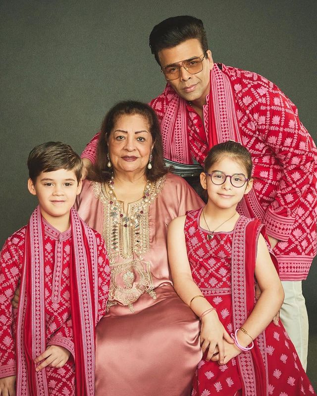 ફિલ્મ નિર્માતા કરણ જોહરે આ દિવાળી તેના બાળકો અને માતા બંને સાથે ઉજવી હતી