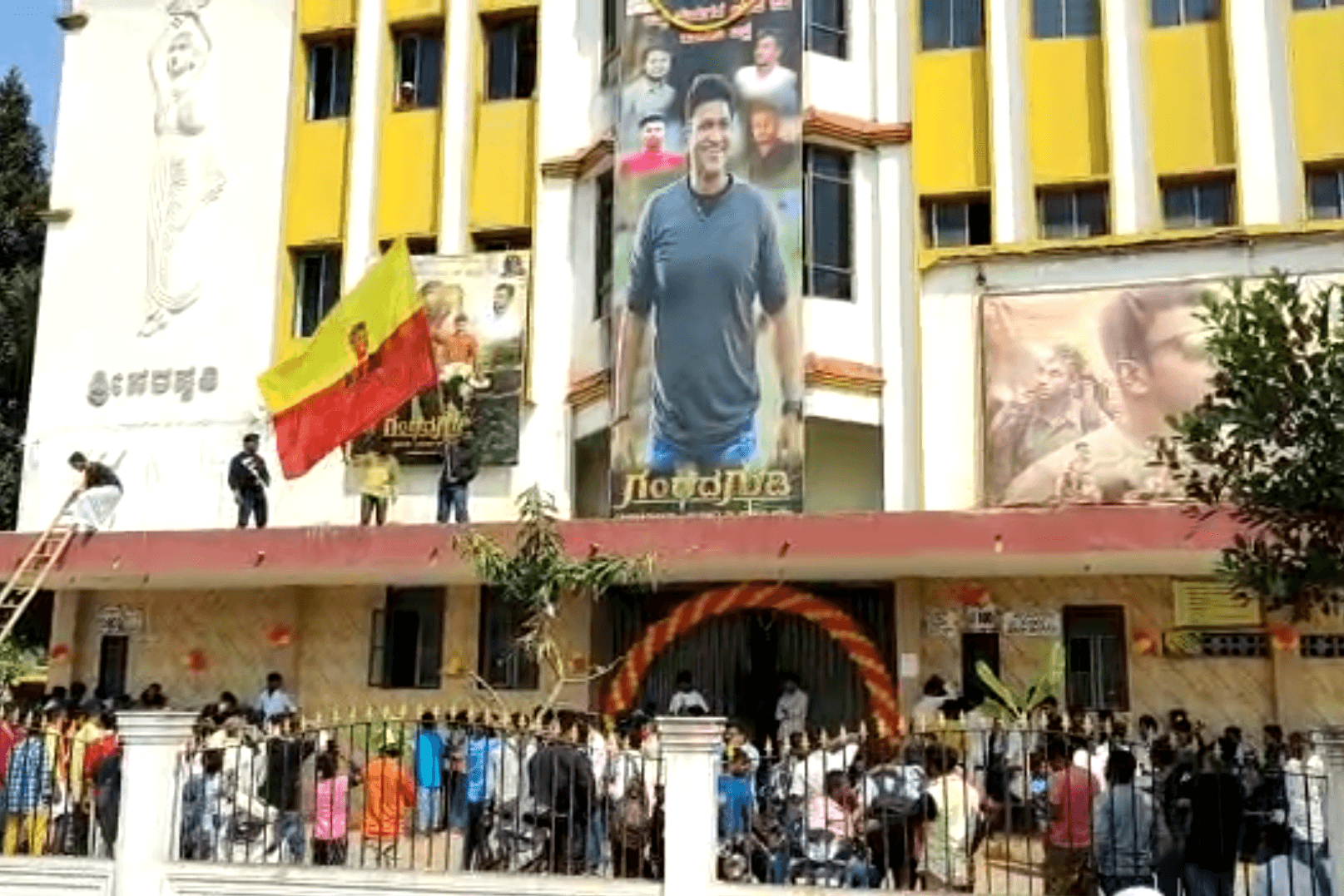 Gandhada Gudi Grand Release appu Fans Celebrations