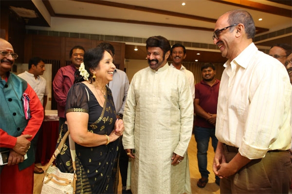 Balakrishna honoured vijaya lakshmi