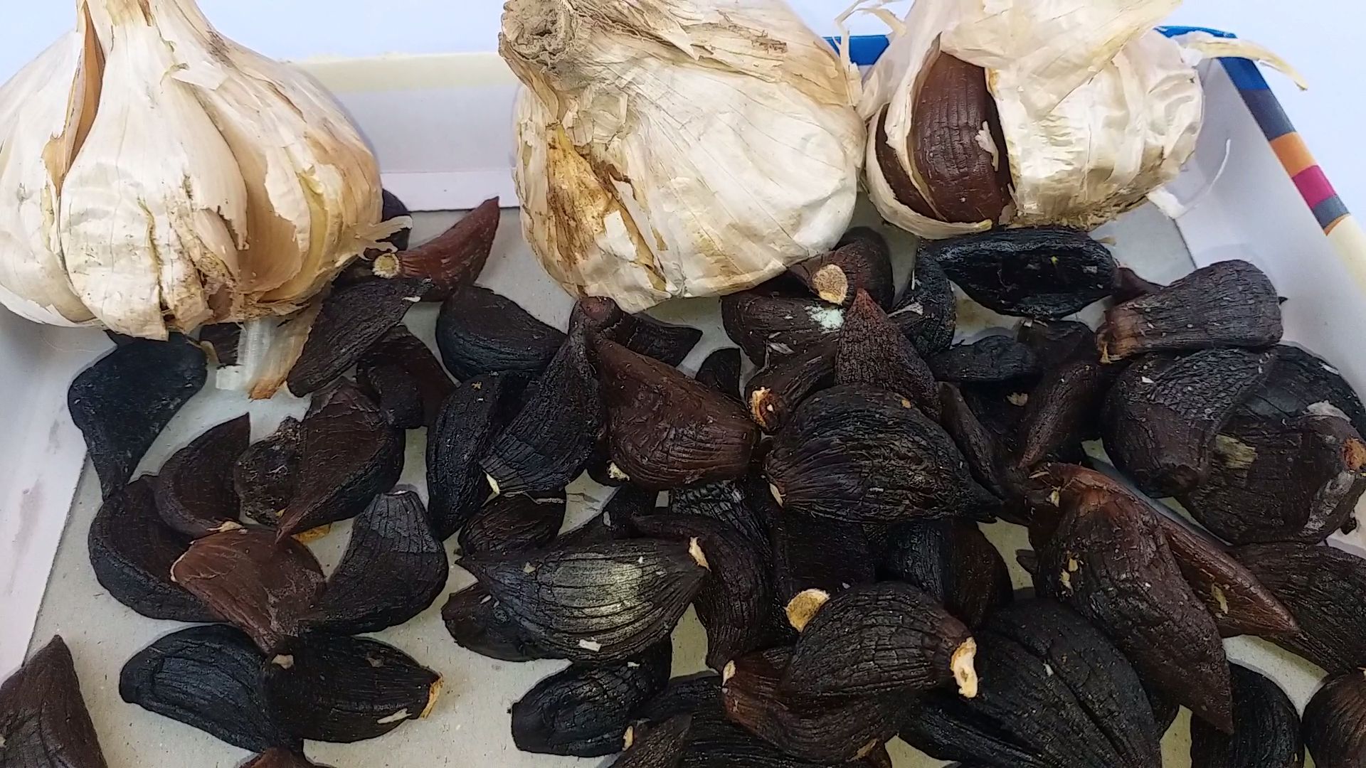 Super Food Garlic Fermented White garlic is black garlic