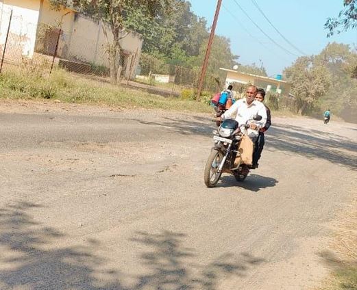 road bad condition in shivpuri