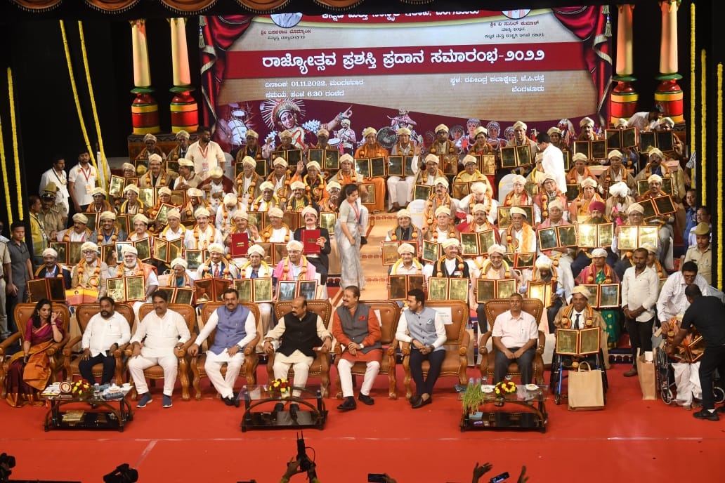 kannada-rajyotsava-award-presentation-to-67-dignitaries-in-bengaluru