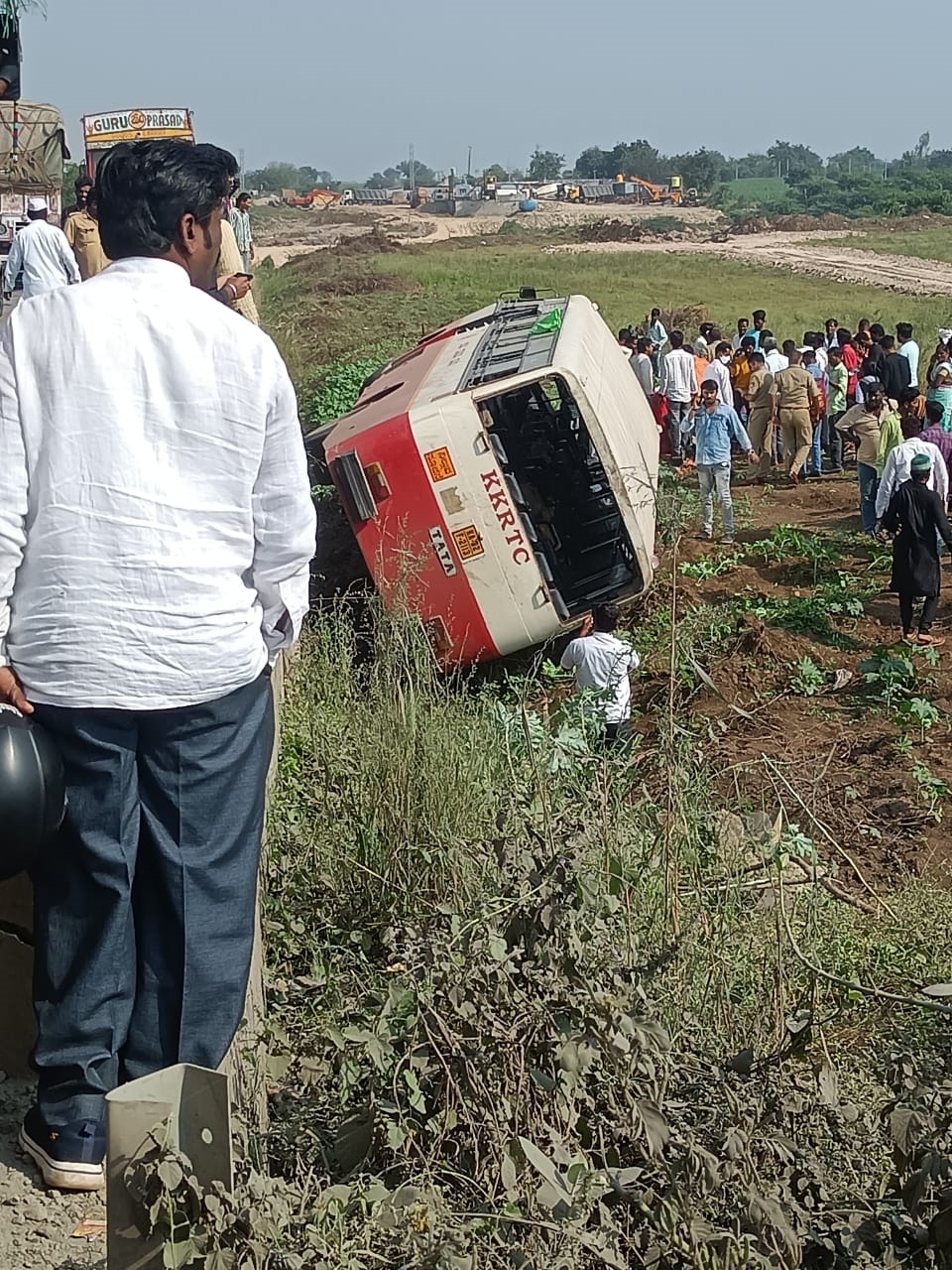 ksrtc-bus-fell-into-kagina-river-in-shahabad-kalaburagi