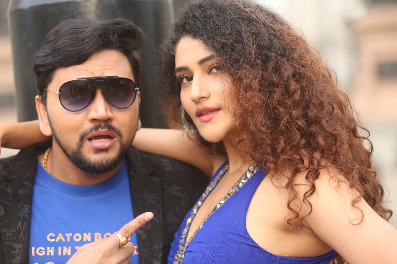 Photo of bhojpuri singer gunjan singh with british actress christina