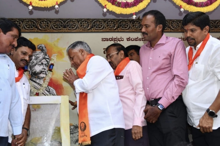 Housing Minister V. Somanna saluted the statue of Kempegowda