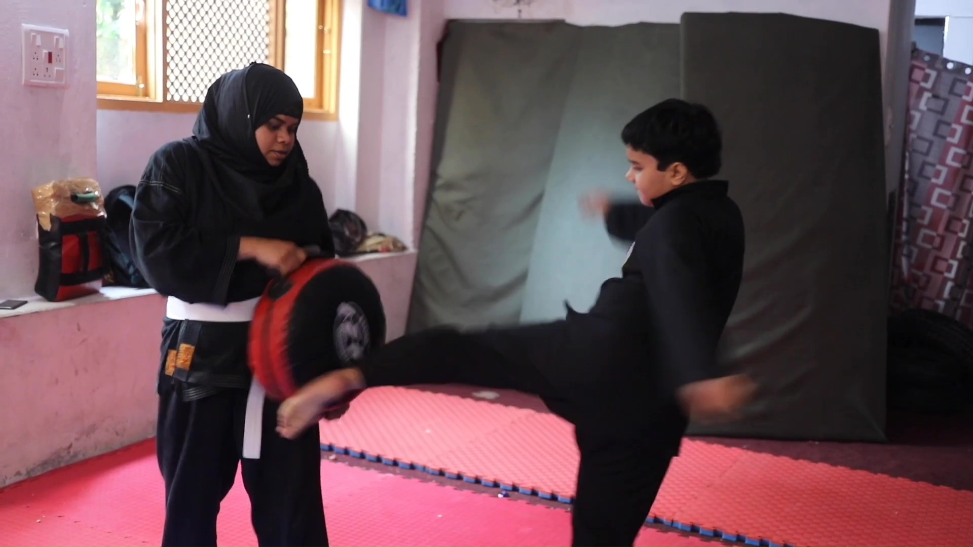 kashmiri woman martial arts