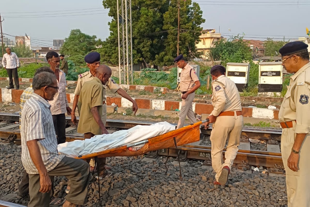 वंदे भारत एक्सप्रेस ट्रेन की चपेट में आने से महिला की मौत