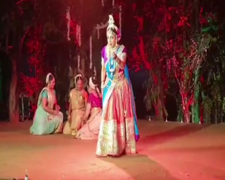 Hema Malini performs 'Radha Ras Bhari' dance on Kartik Purnima