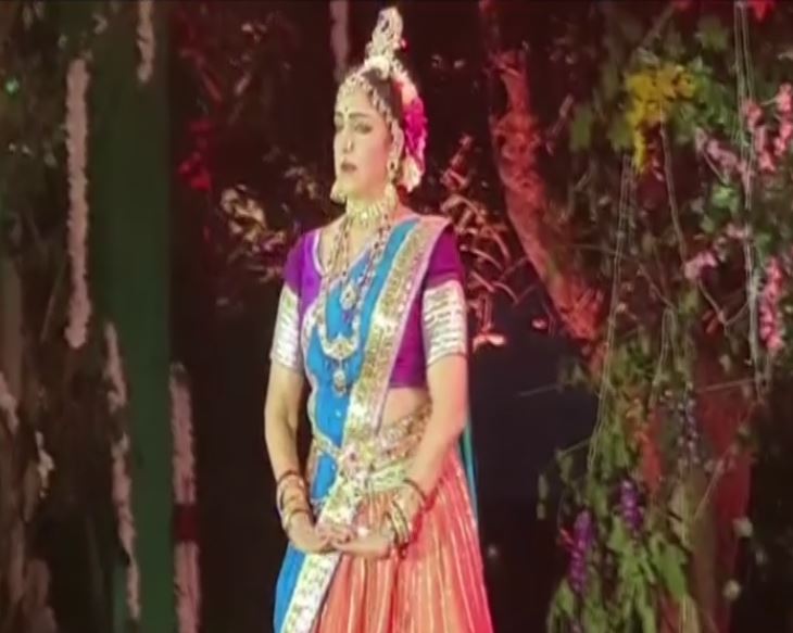 Hema Malini performs 'Radha Ras Bhari' dance on Kartik Purnima