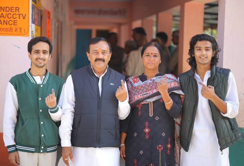 Congress candidate Kirnesh Jung casts his vote