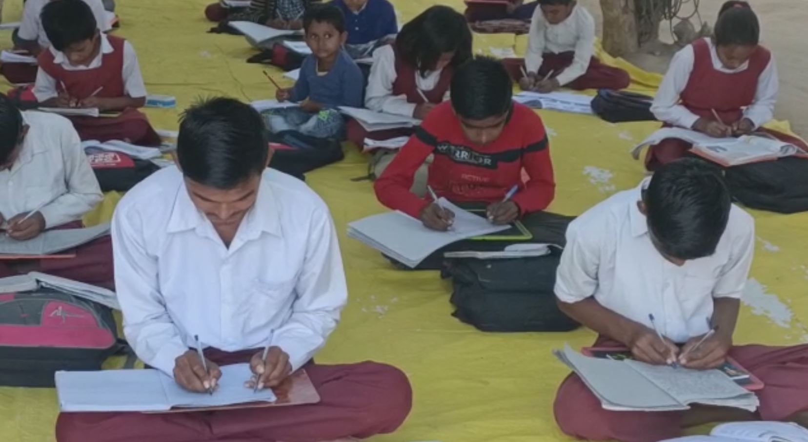 singrauli school students write with both hands