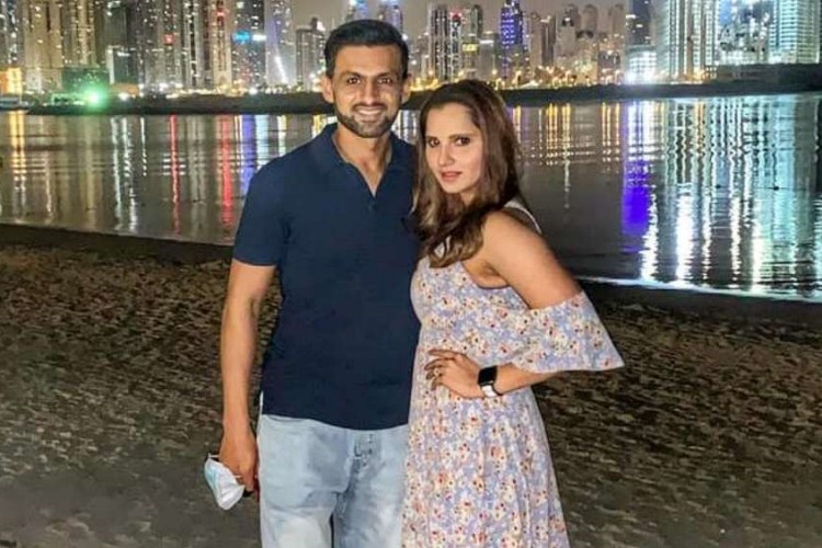 shoaib malik wishes to sania mirza birthday