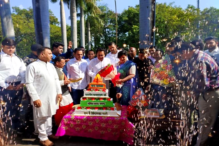 quarrel over kamal nath cake