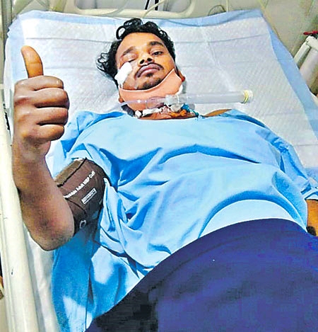 Accidently iron rod pierced, Accidently iron rod pierced through Young man neck, Visakhapatnam news, Visakhapatnam latest news, ಕತ್ತಿನಿಂದ ಮುಖದೊಳಗೆ ಹಾರುಪಾರಾದ ಕಬ್ಬಿಣದ ರಾಡ್, ವಿಶಾಖಪಟ್ಟಣದಲ್ಲಿ ಕತ್ತಿನಿಂದ ಮುಖದೊಳಗೆ ಹಾರುಪಾರಾದ ಕಬ್ಬಿಣದ ರಾಡ್, ವಿಶಾಖಪಟ್ಟಣ ಸುದ್ದಿ,