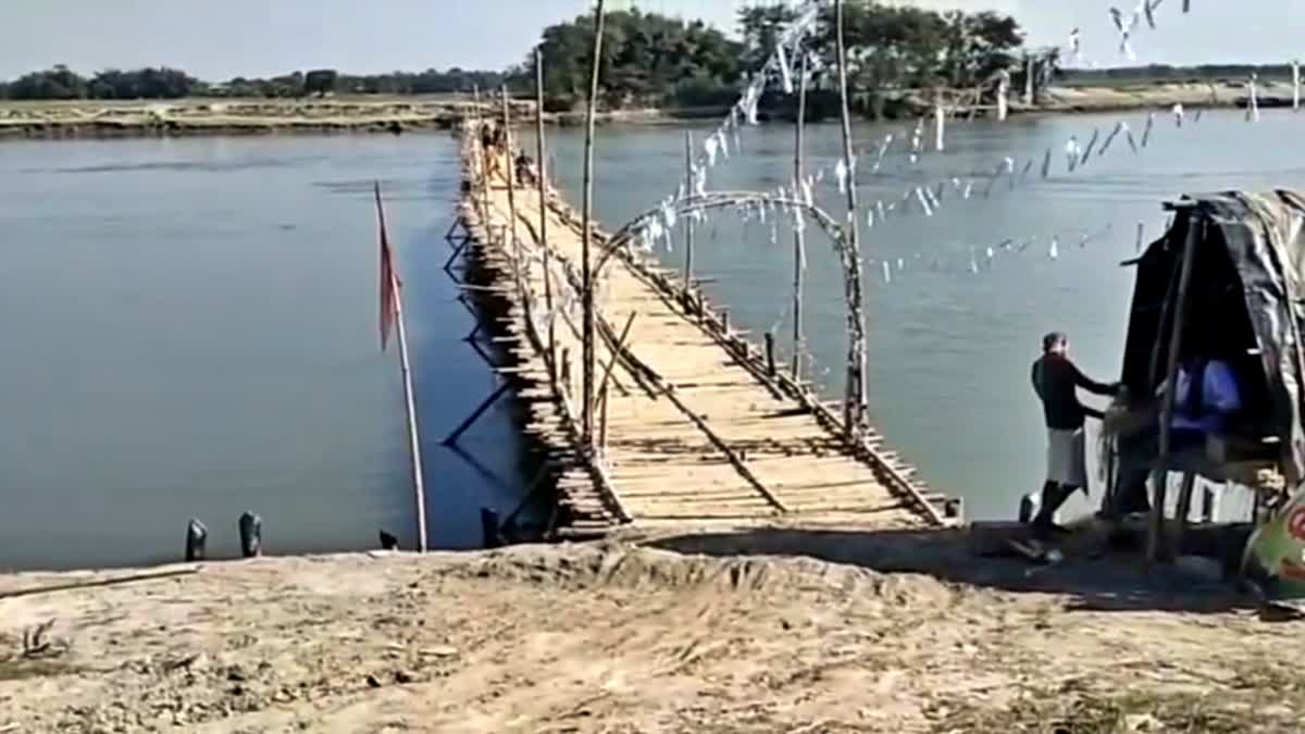 दरभंगा में चचरी पुल का निर्माण