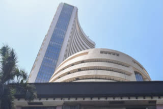 Sensex plunges 1,371.23 points to 71,757.54 in early trade
